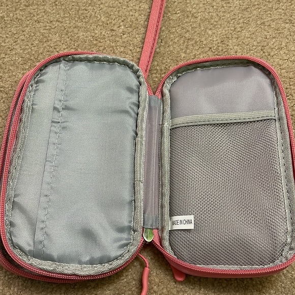 Double zippertravel cord/media travel case.Keep all your chargers in one place - Picture 6 of 7